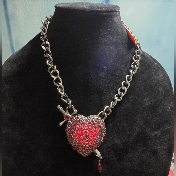 Betsey Johnson Heart Dagger Pendant Necklace! NWT! - Picture 4 of 16